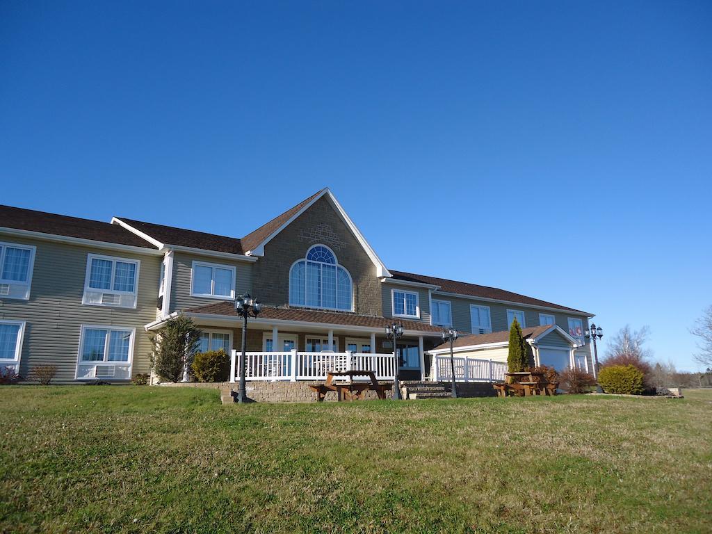 Auberge Bouctouche Inn & Suites Exterior photo