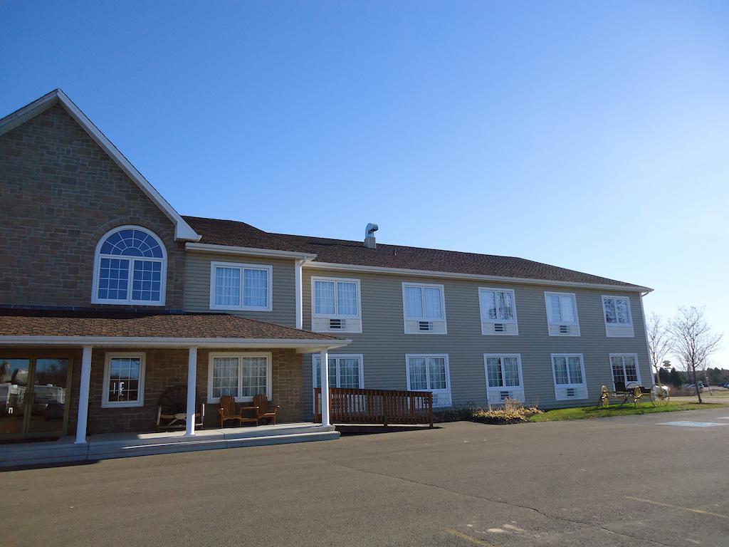 Auberge Bouctouche Inn & Suites Exterior photo