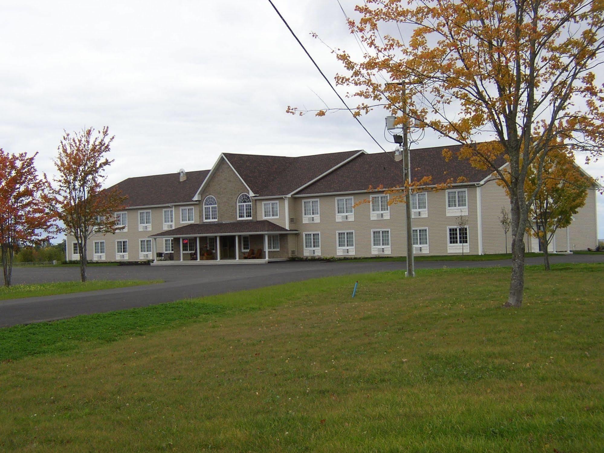 Auberge Bouctouche Inn & Suites Exterior photo